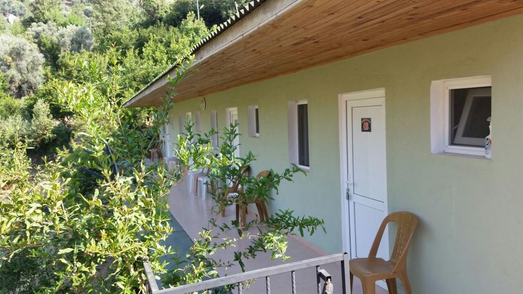 George House Panzió Faralya Kültér fotó